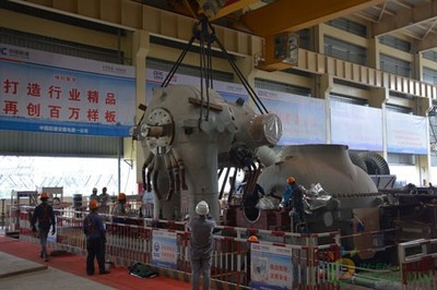 皖能銅陵電廠項目6號機組汽輪機高壓缸順利吊裝就位